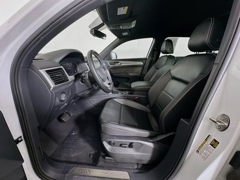Used 2022 Volkswagen Atlas Cross Sport SE FWD image 13
