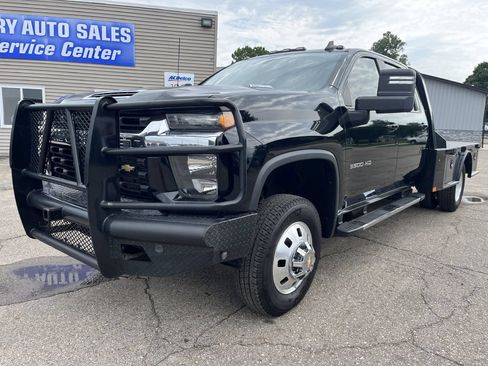 Used 2023 Chevrolet Silverado 3500 LT w/ Convenience Package AWD/4WD image 2