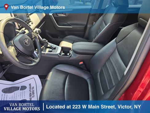 Used 2019 Toyota RAV4 Limited w/ Advanced Technology Package image 9