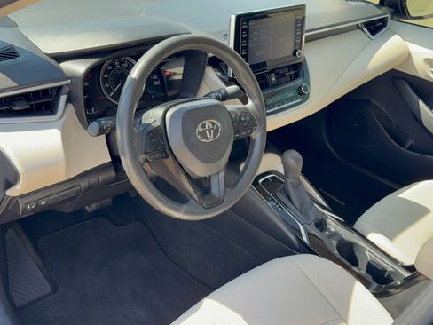 Used 2021 Toyota Corolla LE FWD image 4