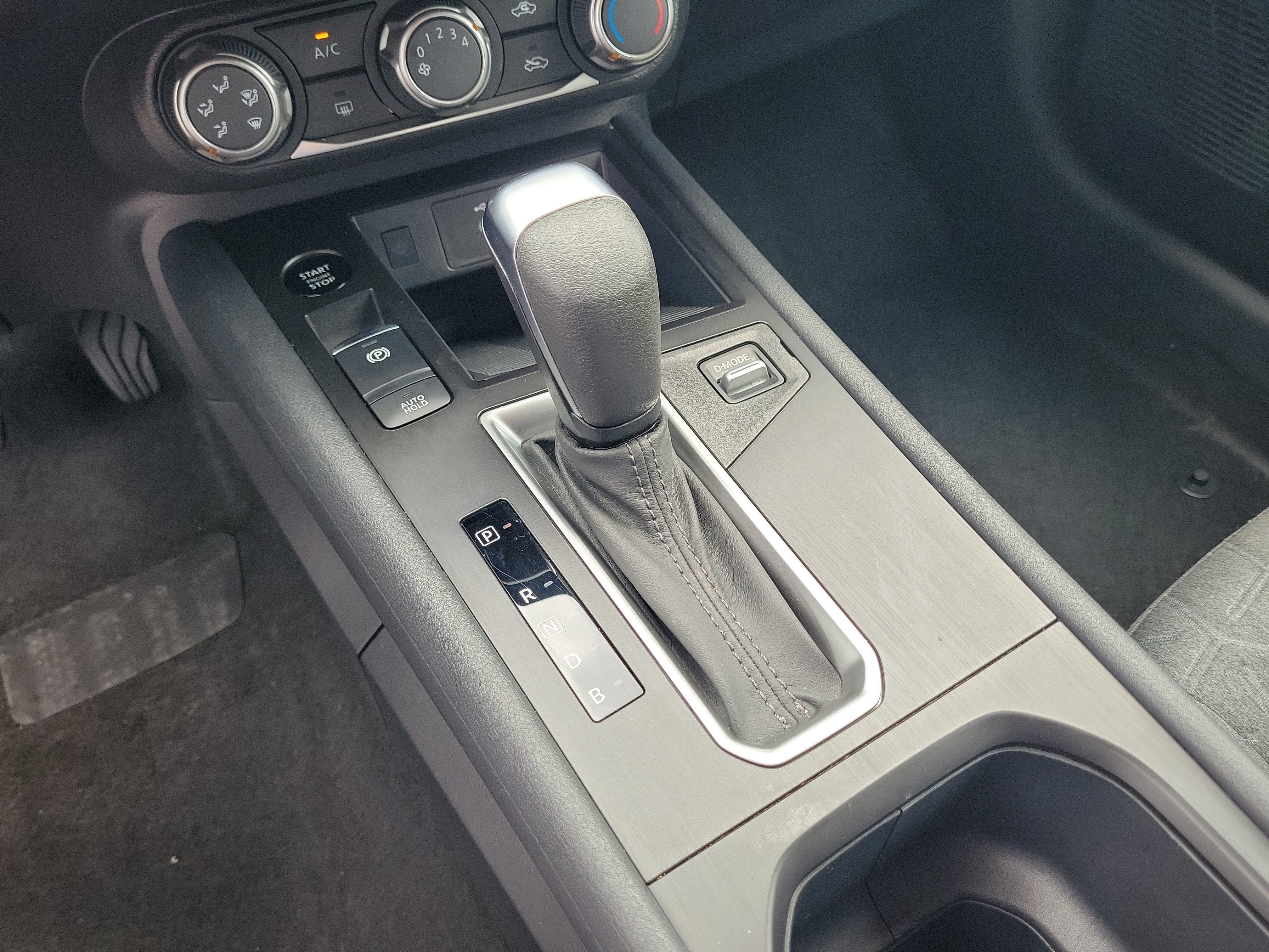 Certified 2025 Nissan Kicks SV FWD image 21