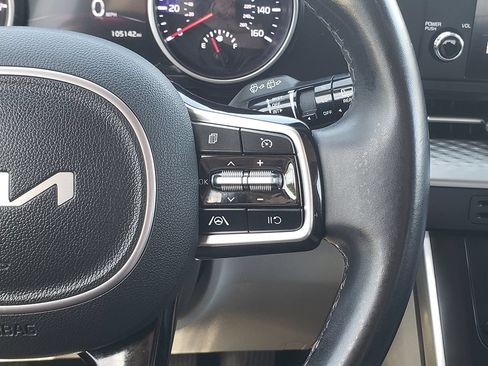 Used 2022 Kia Carnival LX FWD image 26