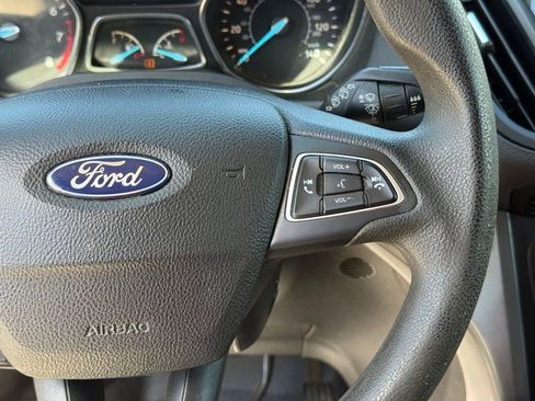 Used 2019 Ford Escape SE FWD image 16