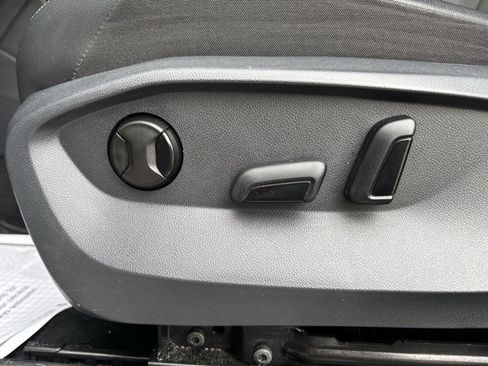 Used 2024 Volkswagen Tiguan SE R-Line image 22