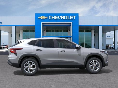 New 2026 Chevrolet Trax LS w/ LS Convenience Package FWD image 5