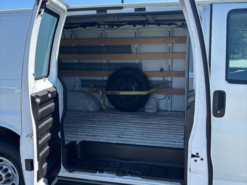 Used 2015 GMC Savana 2500 RWD image 11