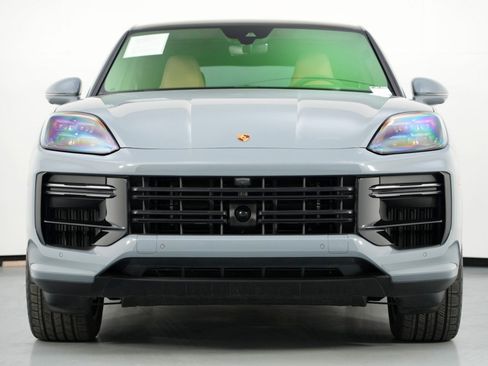 Used 2024 Porsche Cayenne Turbo image 7
