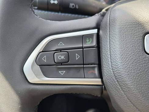 Used 2025 Jeep Compass Limited w/ Sun & Sound Group AWD/4WD image 20