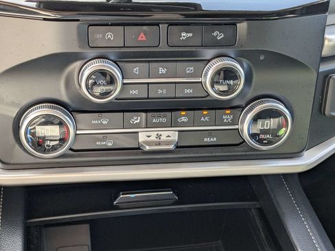 Used 2024 Ford Expedition XLT AWD/4WD image 22