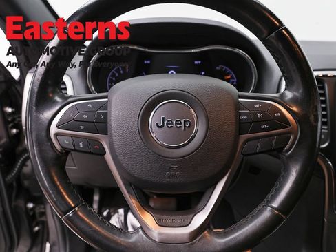 Used 2020 Jeep Grand Cherokee Laredo AWD/4WD image 9