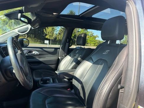Used 2020 Chrysler Pacifica Touring-L w/ Advanced Safetytec Group AWD/4WD image 11