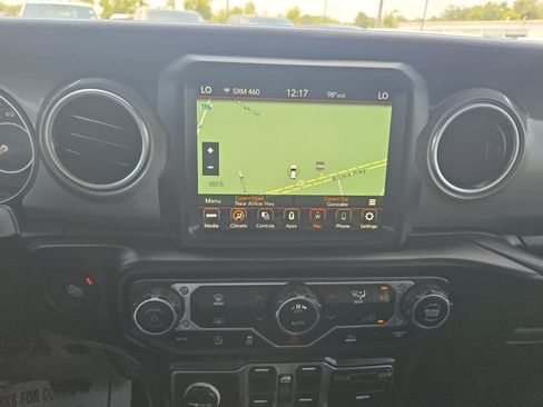 Used 2023 Jeep Gladiator Overland AWD/4WD image 17