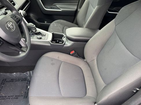 Used 2022 Toyota RAV4 LE AWD/4WD image 24