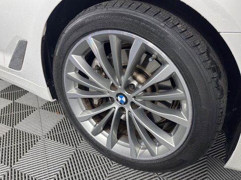 Used 2023 BMW 530i w/ Convenience Package RWD image 10
