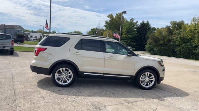 Used 2018 Ford Explorer XLT w/ Equipment Group 201A FWD image 9