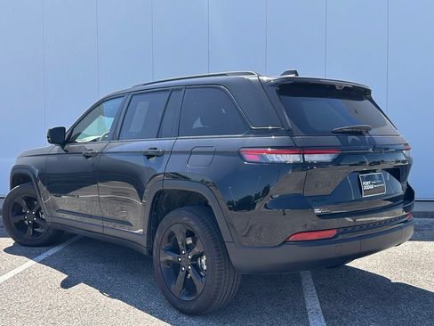 Used 2024 Jeep Grand Cherokee Limited w/ Luxury Tech Group II AWD/4WD image 3