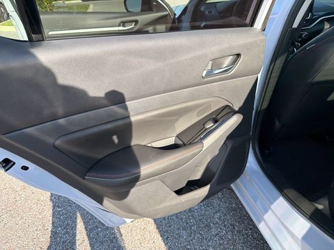 Used 2023 Nissan Altima 2.5 SR w/ SR Premium Package FWD image 25