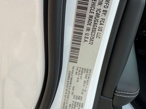 New 2025 Jeep Grand Cherokee Altitude image 30