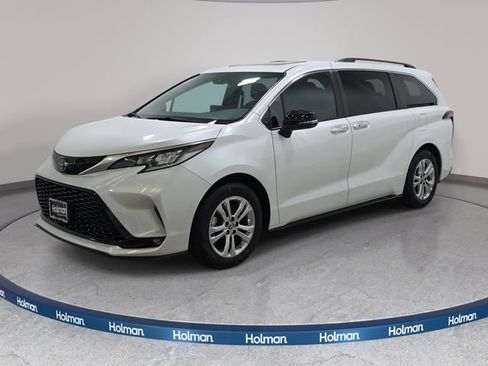 Certified 2023 Toyota Sienna XSE AWD/4WD image 1