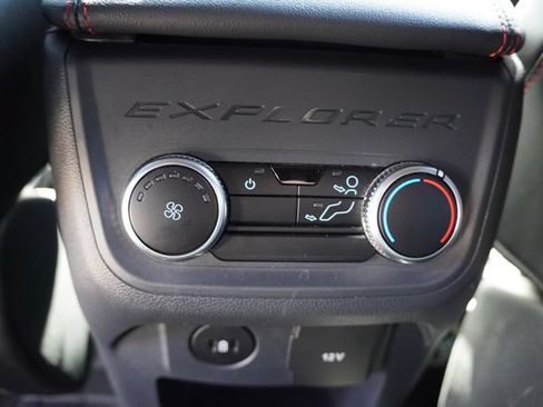 Used 2025 Ford Explorer ST-Line w/ ST-Line Street Pack AWD/4WD image 19