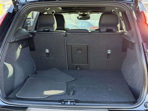 Used 2023 Volvo XC40 Recharge Plus image 13