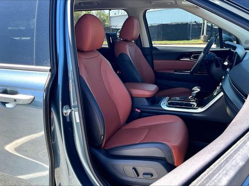 Used 2024 Kia Carnival SX Prestige image 9