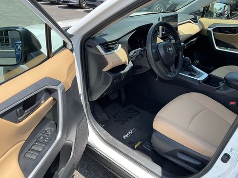 Used 2025 Toyota RAV4 LE AWD/4WD image 10