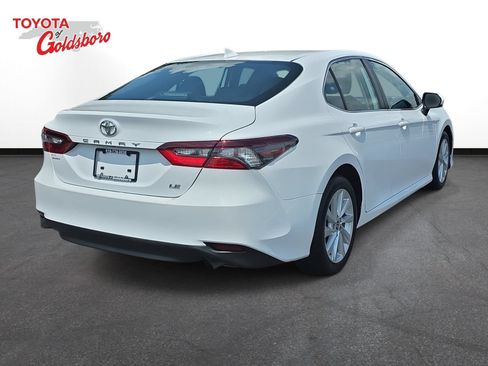 Used 2022 Toyota Camry LE FWD image 5
