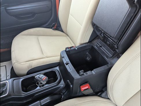 Used 2018 Jeep Wrangler Unlimited Sport S AWD/4WD image 37