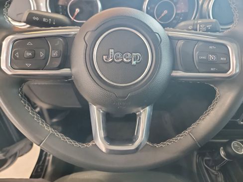 Used 2023 Jeep Gladiator Overland AWD/4WD image 14