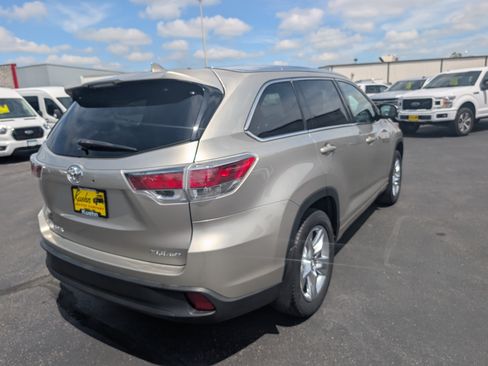 Used 2016 Toyota Highlander XLE AWD/4WD image 8