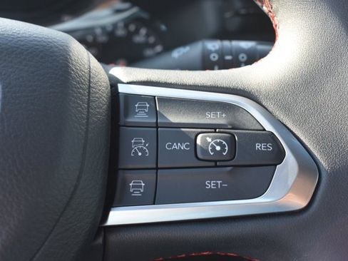 Used 2025 Jeep Compass Trailhawk AWD/4WD image 23