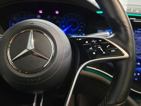 Used 2023 Mercedes-Benz EQS 580 4MATIC SUV w/ Exclusive Trim Package image 22