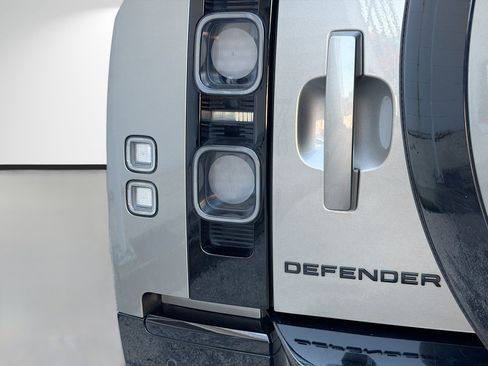 Used 2023 Land Rover Defender 130 X AWD/4WD image 10