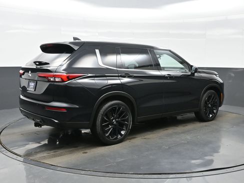 Used 2022 Mitsubishi Outlander SEL Black Edition image 6