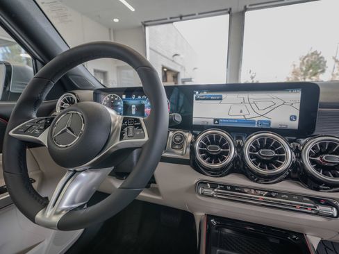 New 2026 Mercedes-Benz GLB 250 4MATIC image 19