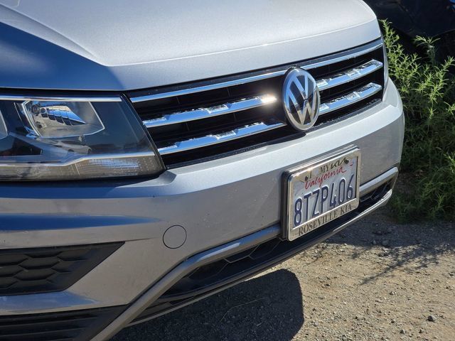 Used 2021 Volkswagen Tiguan SE w/ Panoramic Sunroof Package FWD image 5
