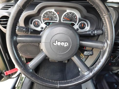 Used 2007 Jeep Wrangler Unlimited Sahara AWD/4WD image 13