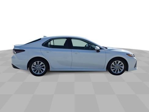 Used 2023 Toyota Camry LE image 9