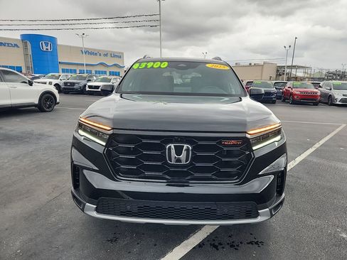 Used 2025 Honda Pilot TrailSport image 11