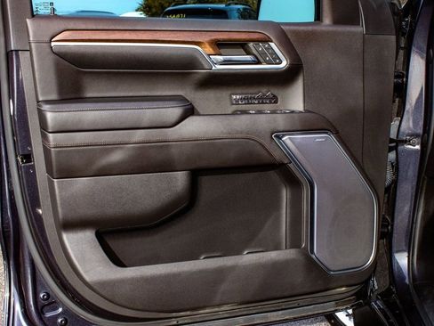 Used 2023 Chevrolet Silverado 1500 High Country w/ High Country Premium Package image 8