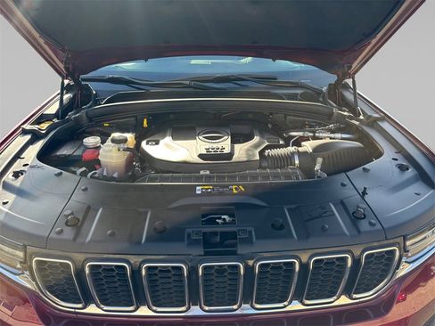 Certified 2022 Jeep Grand Cherokee Overland image 9