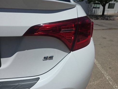 Used 2019 Toyota Corolla SE FWD image 6