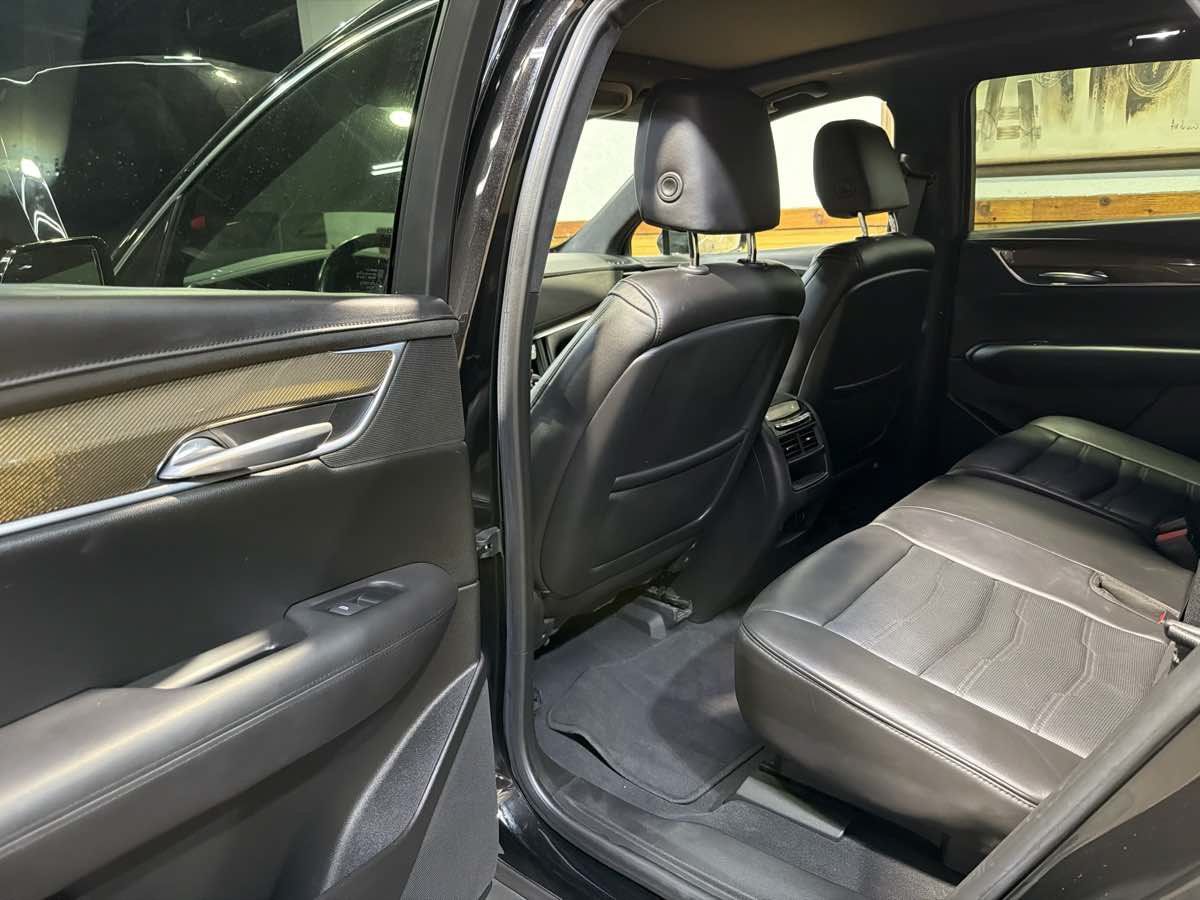 Used 2018 Cadillac XT5 Platinum AWD/4WD image 23
