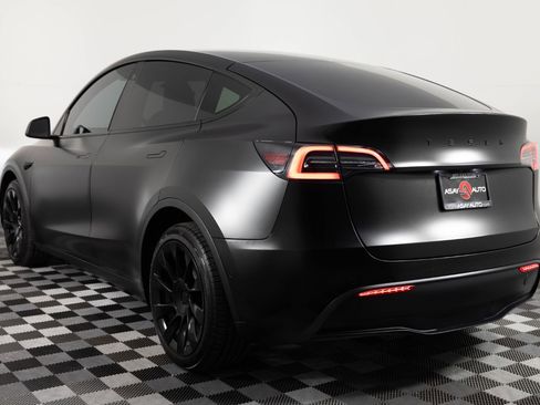 Used 2022 Tesla Model Y Long Range image 5