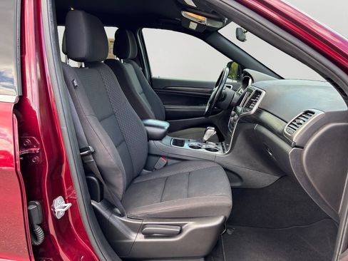 Certified 2020 Jeep Grand Cherokee Laredo RWD image 12