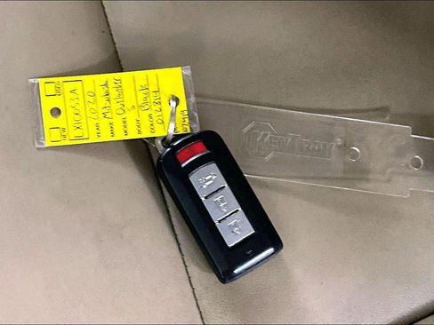 Used 2020 Mitsubishi Outlander SE image 35