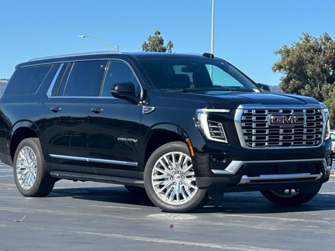 Used 2025 GMC Yukon XL Denali AWD/4WD image 2