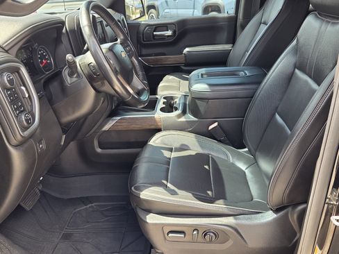 Used 2022 Chevrolet Silverado 1500 High Country w/ Technology Package image 4