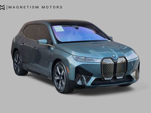 Used 2022 BMW iX xDrive50 w/ Premium Package image 6